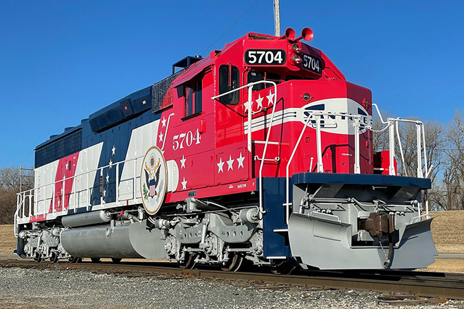 Santa Fe 5704 was recently returned to its bicentennial paint scheme. Santa Fe 5704 was recently returned to its bicentennial paint scheme.